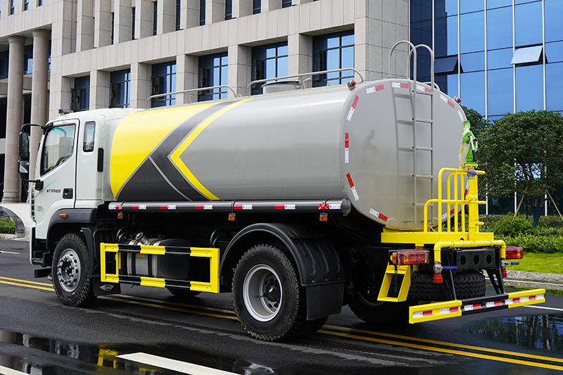 福田时代领航ES7洒水車(chē)( 13.5方 / 14.4方)