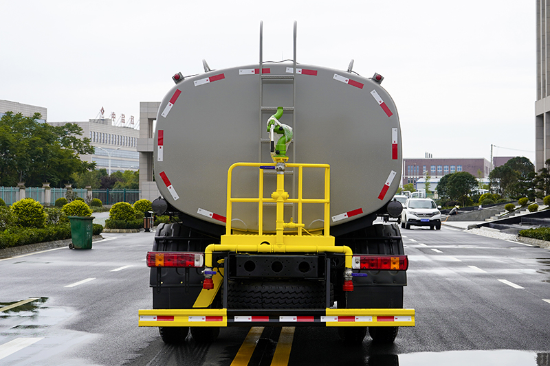 福田时代领航ES7洒水車(chē)( 13.5方 / 14.4方)