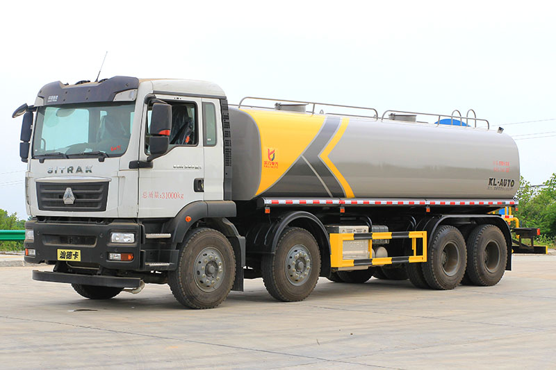 重汽汕德卡前四后八洒水車(chē)(24.3方)(选装30~40米雾炮)