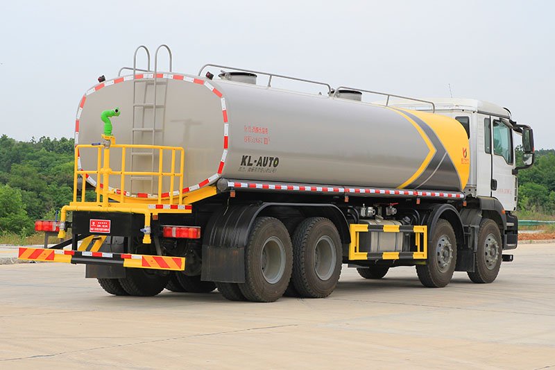 重汽汕德卡前四后八洒水車(chē)(24.3方)(选装30~40米雾炮)