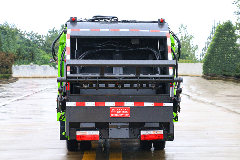 东风途逸压缩式垃圾車(chē)(4方 蓝牌)