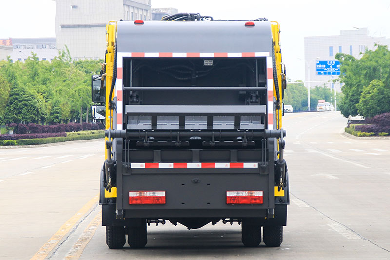 东风小(xiǎo)多(duō)利卡压缩式垃圾車(chē)(6方)