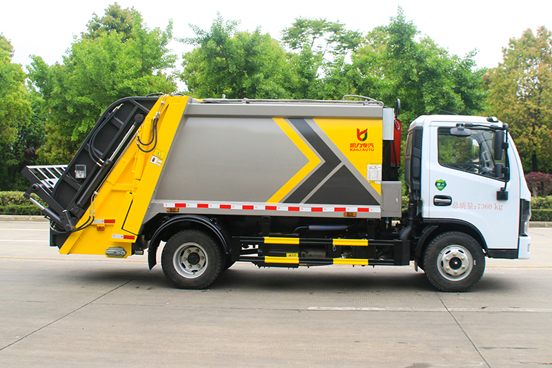 东风小(xiǎo)多(duō)利卡压缩式垃圾車(chē)(6方)
