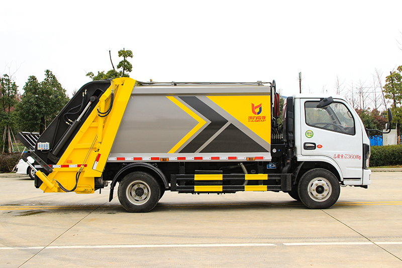 东风小(xiǎo)多(duō)利卡压缩式垃圾車(chē)(6方)