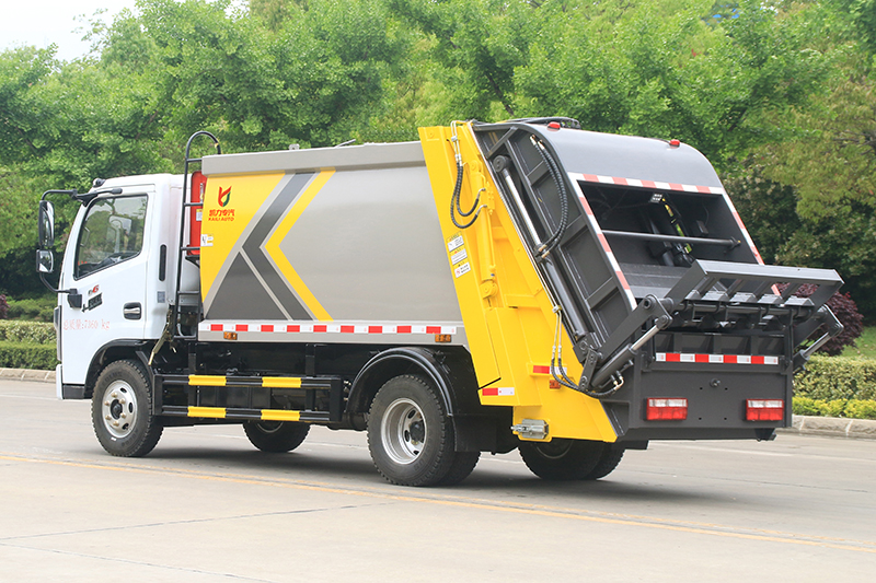 东风小(xiǎo)多(duō)利卡压缩式垃圾車(chē)(6方)