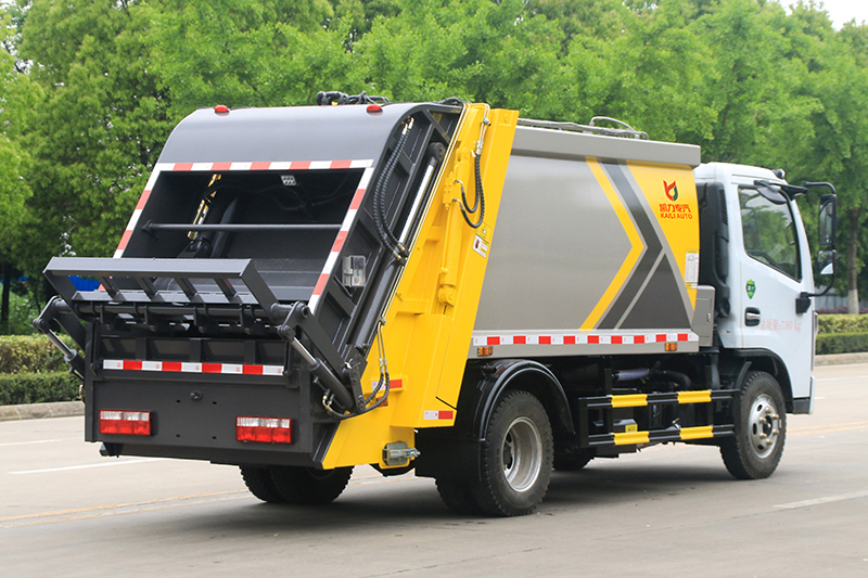 东风小(xiǎo)多(duō)利卡压缩式垃圾車(chē)(6方)