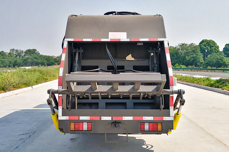 庆铃五十铃压缩垃圾車(chē)(6方)
