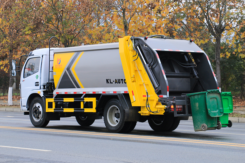 东风大福瑞卡压缩式垃圾車(chē)(9方)