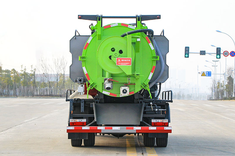 东风大多(duō)利卡清洗吸污車(chē)(方罐)(3方清水 7.5污水)