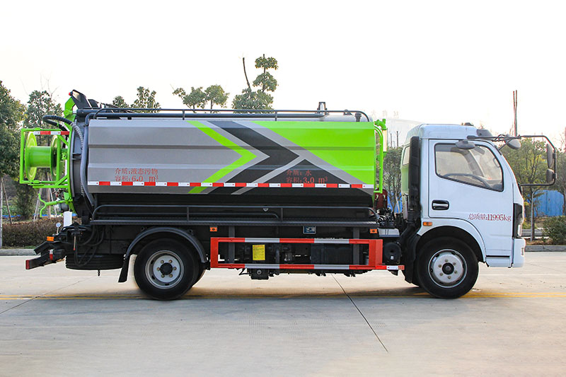 东风大多(duō)利卡清洗吸污車(chē)(方罐)(3方清水 7.5污水)