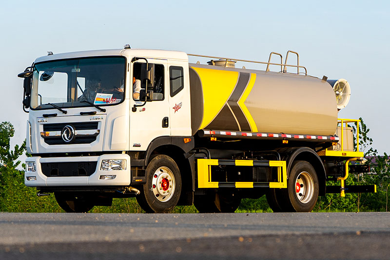 东风D9喷雾車(chē)(12方13.6方14方15.9方)(30米雾炮)