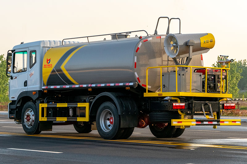 东风D9喷雾車(chē)(12方13.6方14方15.9方)(30米雾炮)