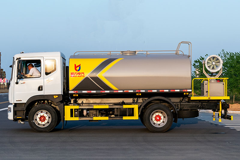 东风D9喷雾車(chē)(12方13.6方14方15.9方)(30米雾炮)