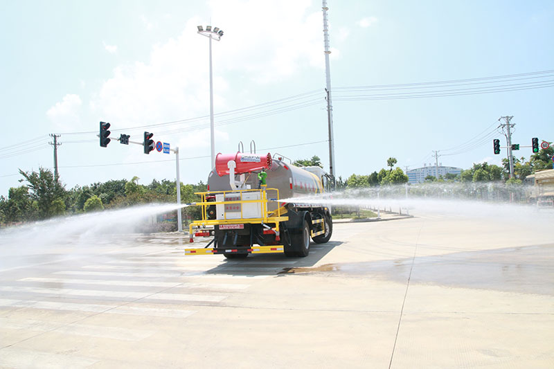 东风D9喷雾車(chē)(12方13.6方14方15.9方)(30米雾炮)